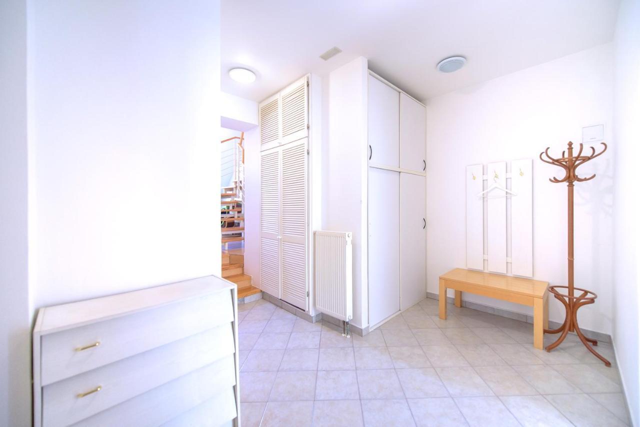 Apartments Vezenska Prague Exterior photo
